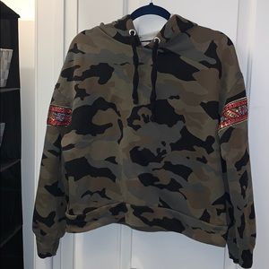 zara camo cropped hoodie